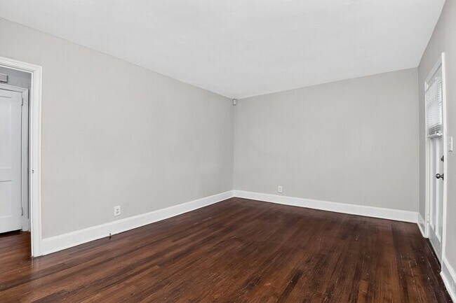 Building Photo - Charming 2BD/1BA Brick Duplex in NoDa!