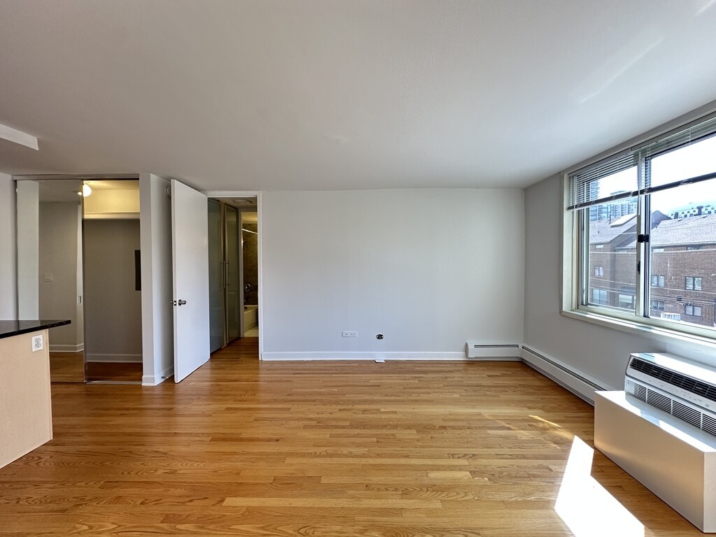 Building Photo - 1442 N Dearborn St