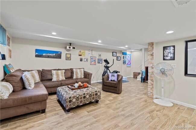 Building Photo - 67 Park Dr