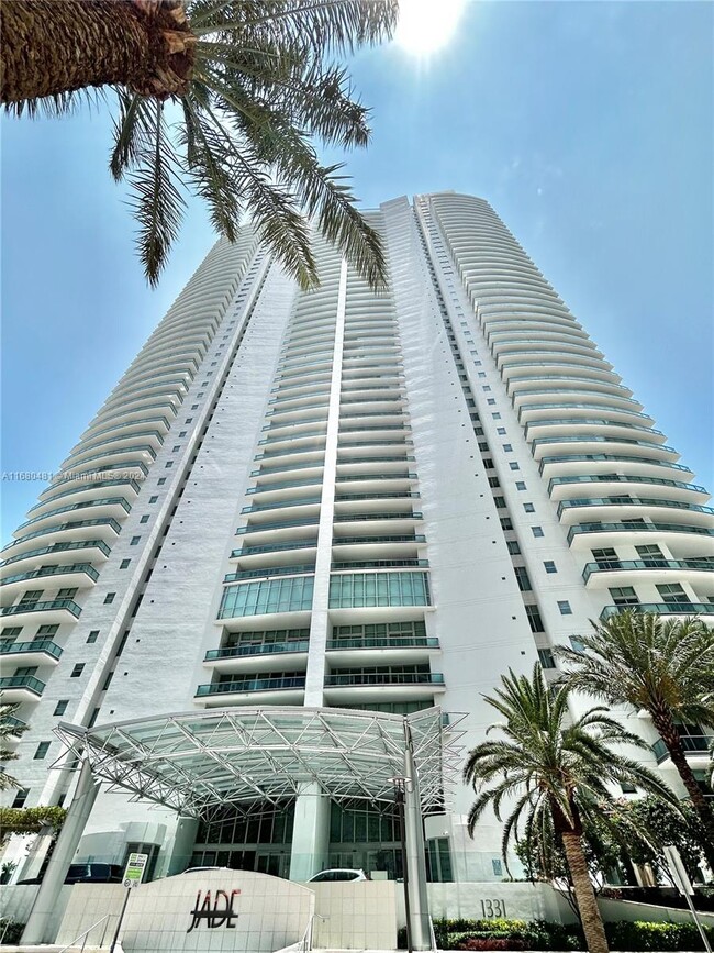 Building Photo - 1331 Brickell Bay Dr