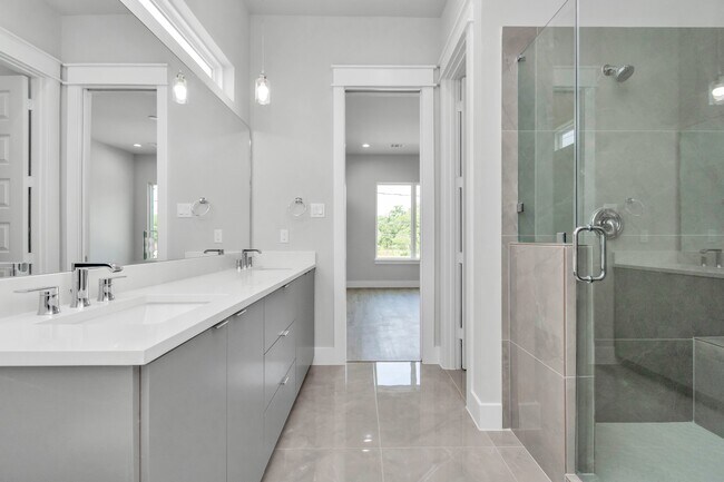 Building Photo - 5818 Burt St