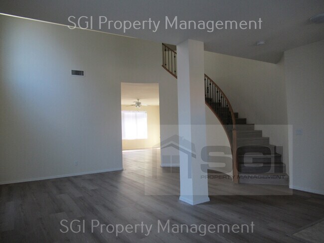 Building Photo - 3123 W Pleasant Ln