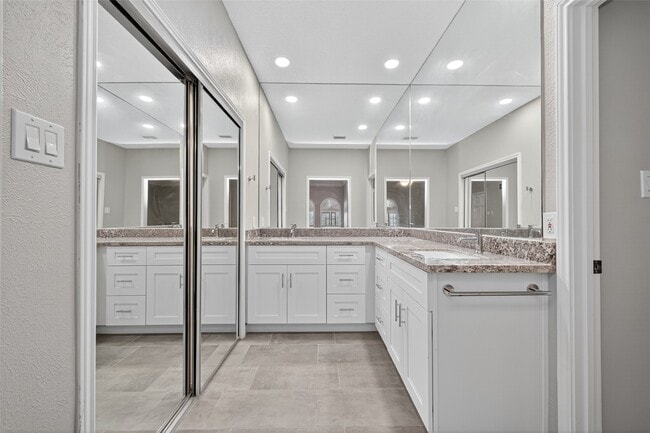 Building Photo - 901 Longmire Rd