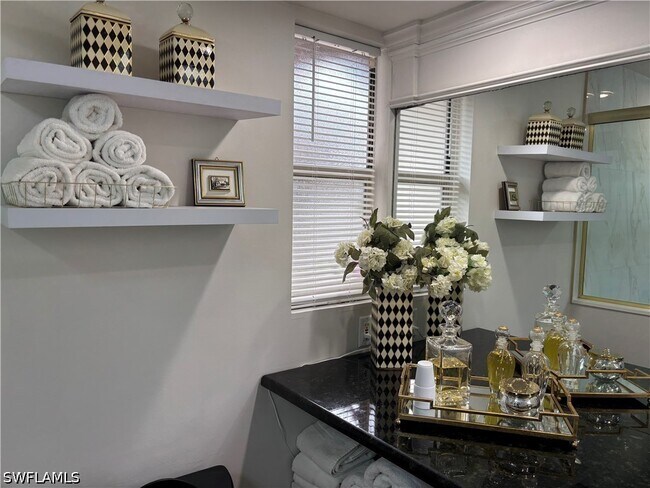 Building Photo - 1156 Oakes Blvd