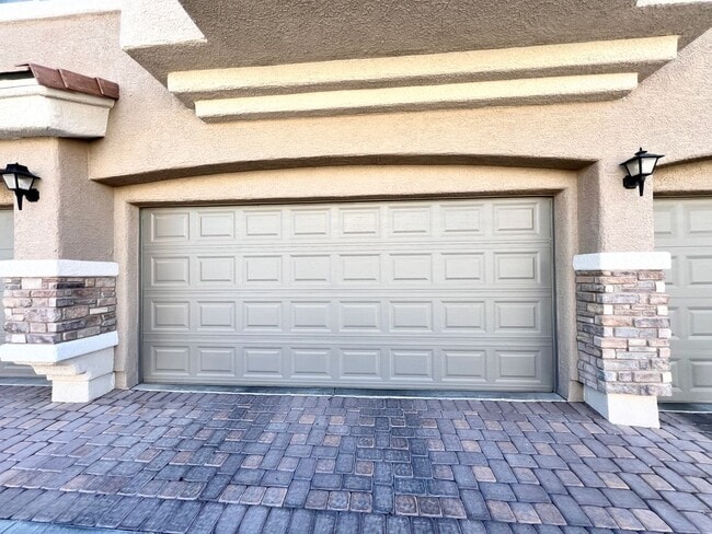 Building Photo - 102 S Pointe Way