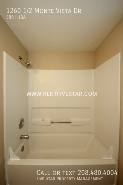 Building Photo - 1260 1/2 Monte Vista Dr-