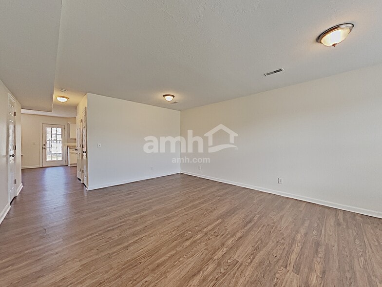 Building Photo - 2148 Spring Hill Cir