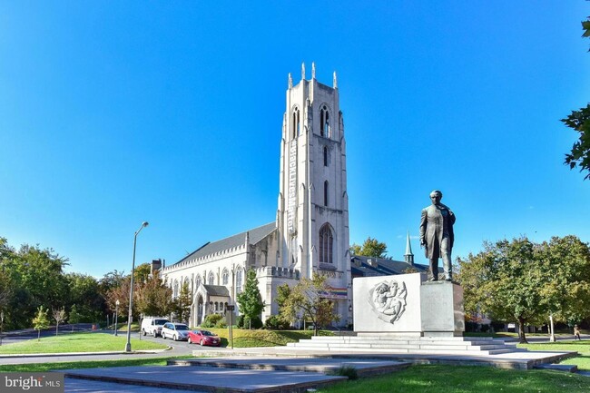 Building Photo - 2100 Newport Pl NW