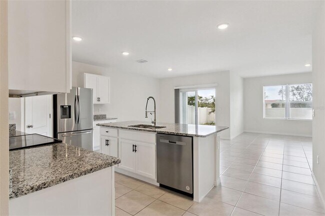 Building Photo - 4373 Deleon St