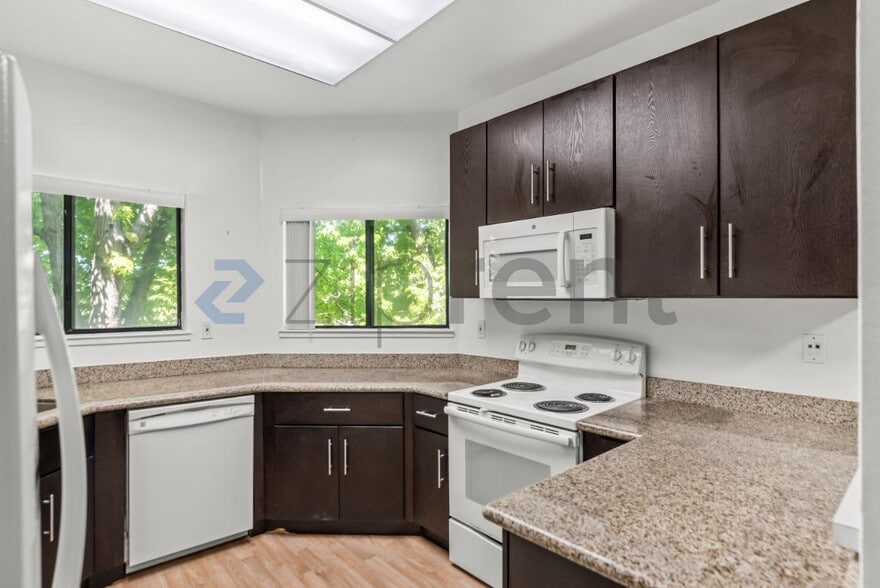 Building Photo - Unit 214