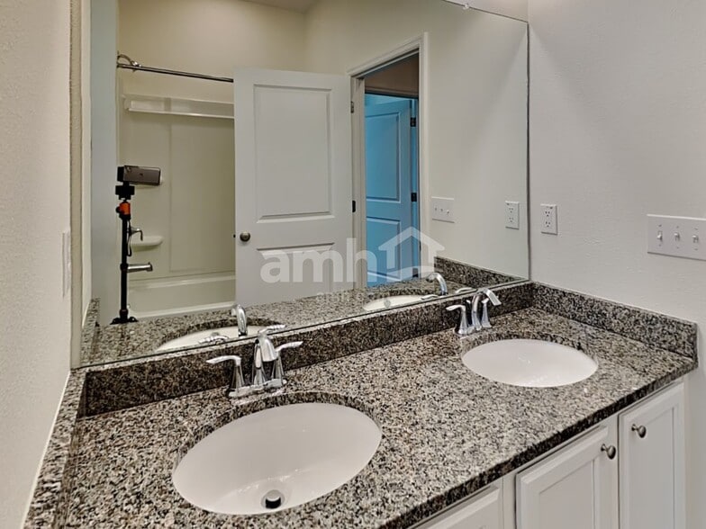 Building Photo - 3783 Lake Bluff Loop