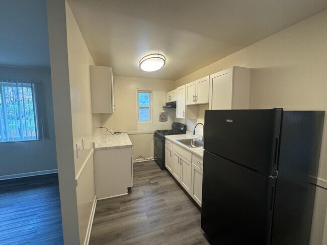 Building Photo - Charming 1 Bedroom Apartment in Woodbridge – Third Level Apartment