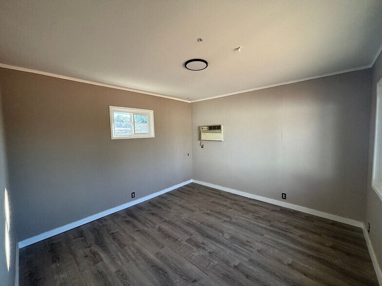 Building Photo - 15360 Washington