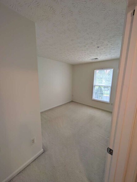 Building Photo - 2450 Ivy Landing Way