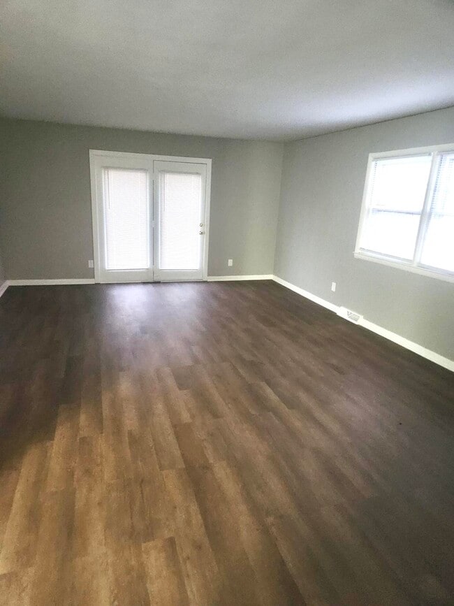 Building Photo - 425 Bryanwood Pkwy