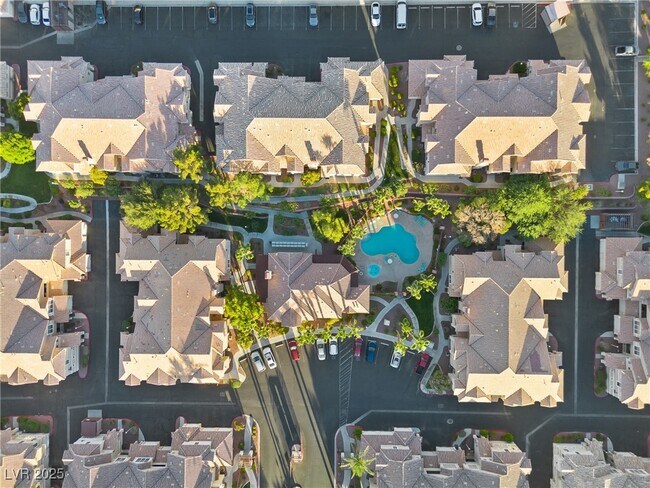 Building Photo - 5855 Valley Dr