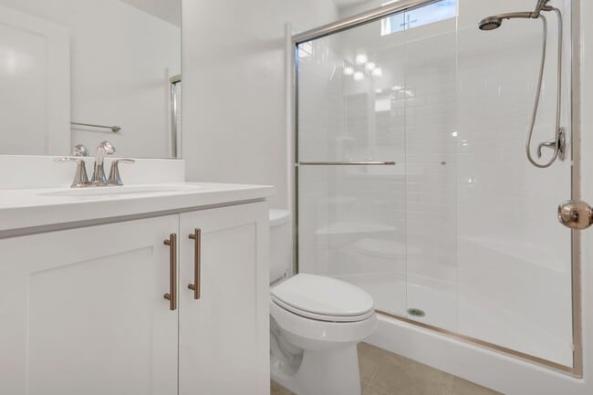 Building Photo - 1520 W 1st St