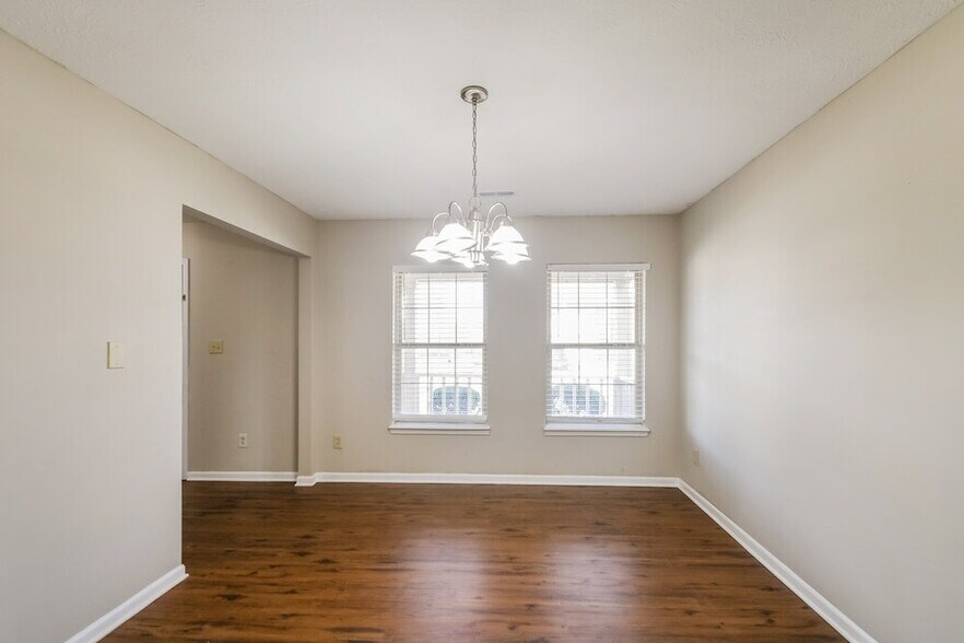 Building Photo - 5805 Tanager Ln