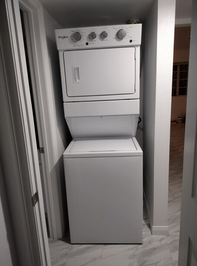 Building Photo - 437 14th St