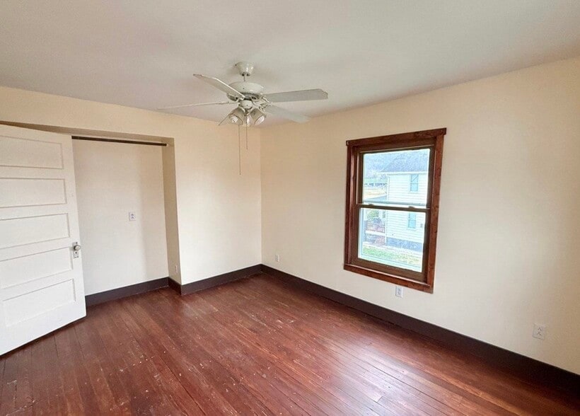 Room 2 - 1803 Williams St