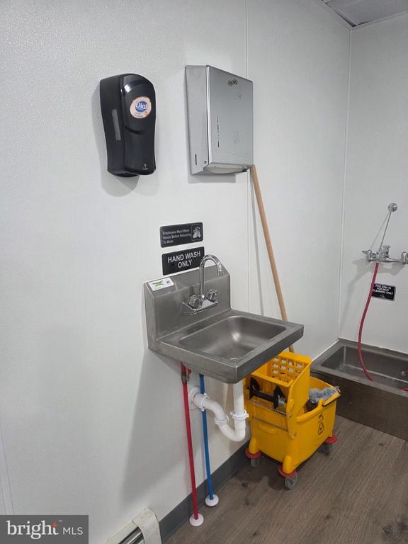 Building Photo - 101 N Broadway