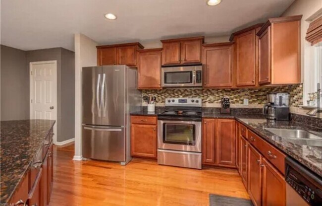 Building Photo - Spacious 3BR House in Brunswick