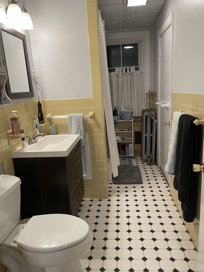 Building Photo - 593 Washington Ave