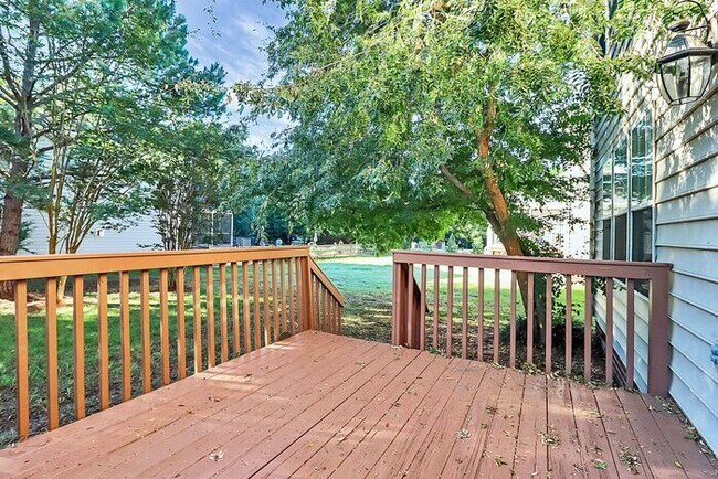 Building Photo - Wonderfully Updated 4BD/2.5BA Cul-de-Sac Home!