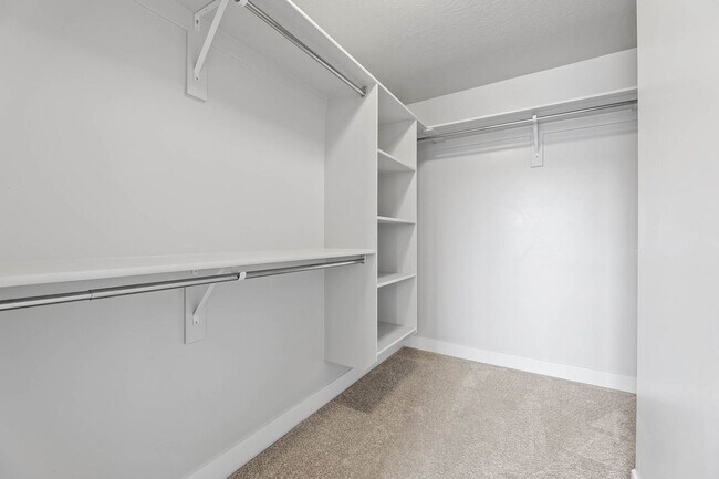 Building Photo - 6 Bedroom 3.5 Bathroom House in Saratoga Springs!