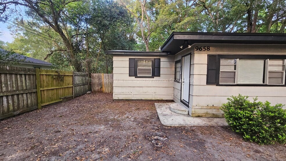 Building Photo - 9658 Gibson Ave