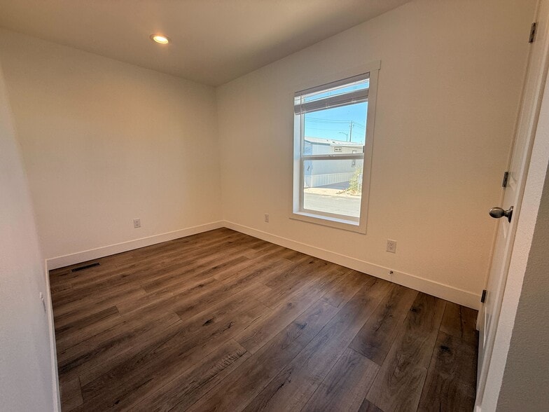 Building Photo - 3601 E Wyoming Ave