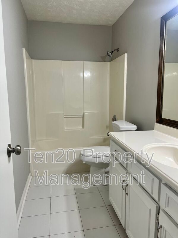 Building Photo - 2521 Lacey Oak Ct