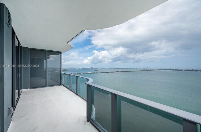 Building Photo - 700 NE 24th St