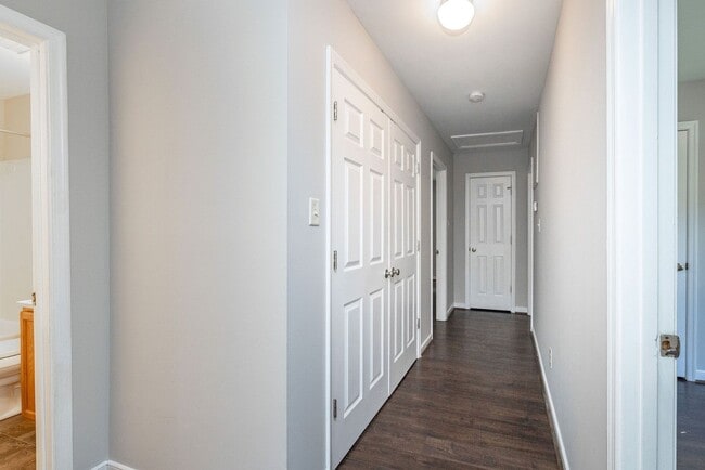 Building Photo - Spacious home in Hopewell