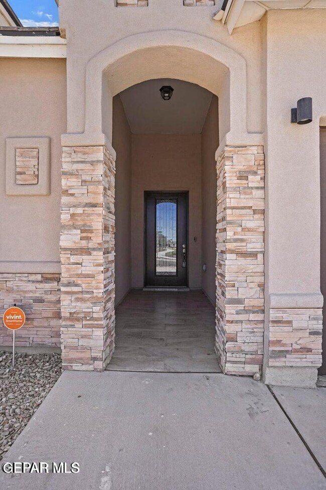 Building Photo - 12344 Desert Hawk Ave