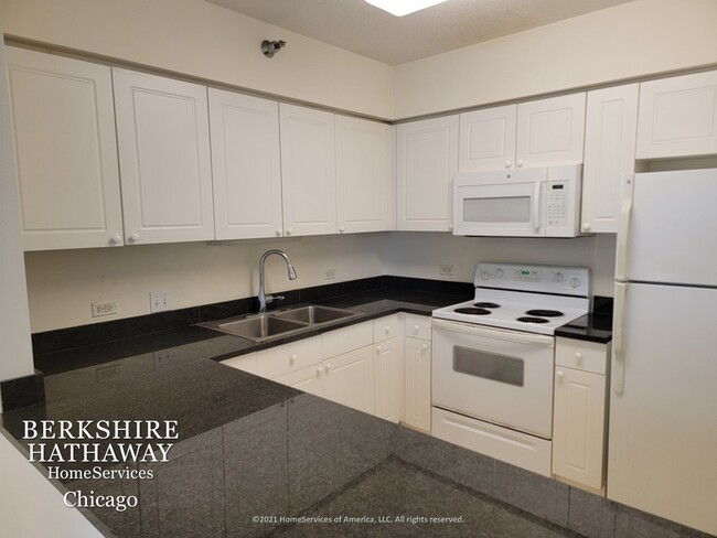 Building Photo - 512 N McClurg Court