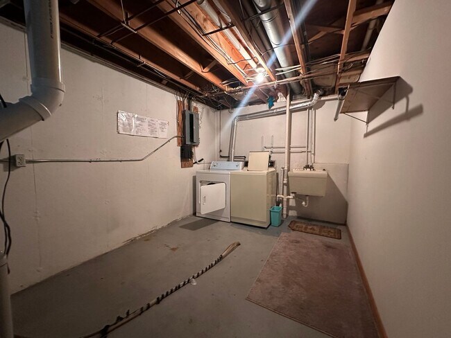 Building Photo - 657/659 Wood Violet Lane