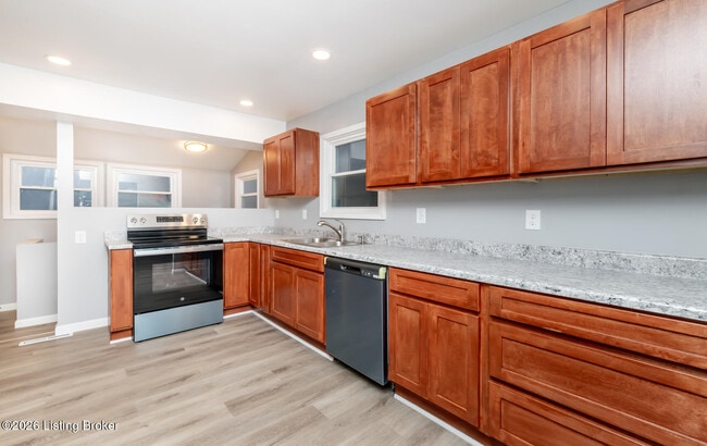 Building Photo - 204 W Warfield St