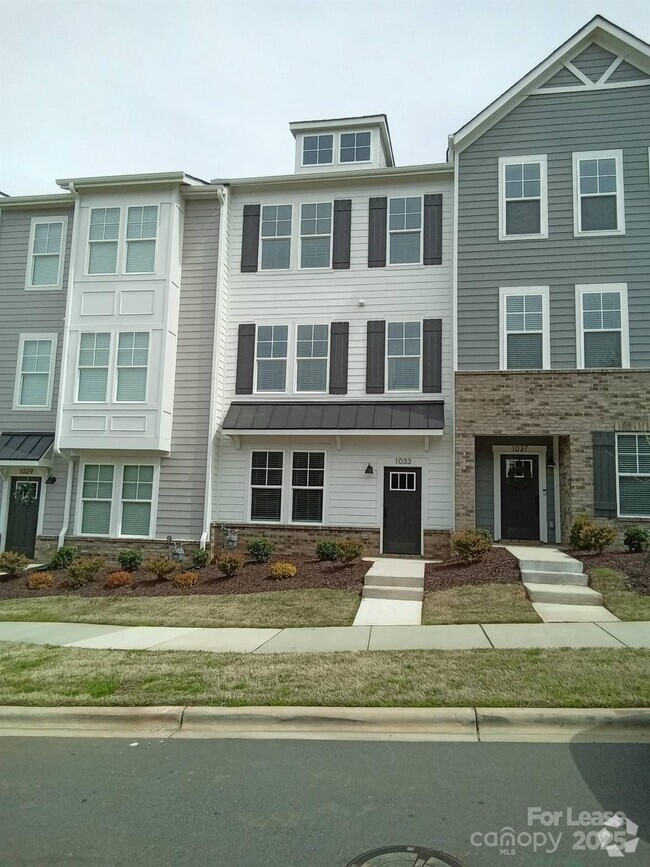 Building Photo - 1033 Naples Dr