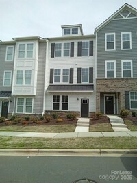 Building Photo - 1033 Naples Dr