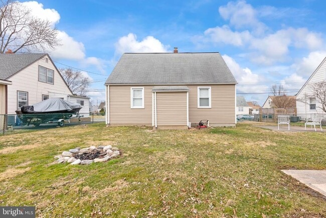 Building Photo - 929 Kinwat Ave