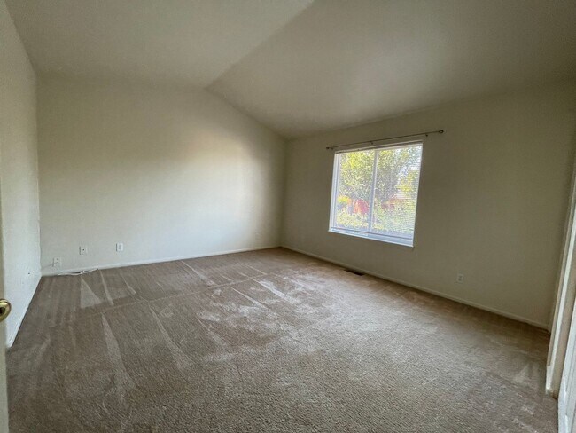 Building Photo - 205 Kit Ln