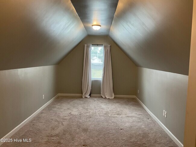 Building Photo - 313 Sunrose Dr