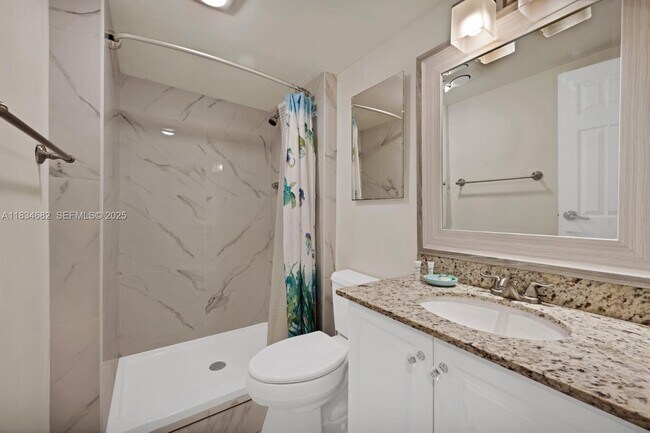 Building Photo - 3101 N Country Club Dr