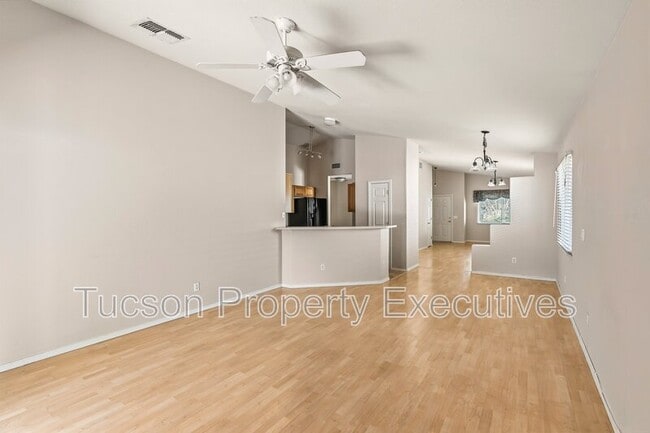 Building Photo - 13256 N Hammerstone Ln