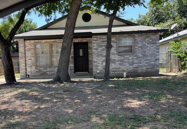 Building Photo - 2427 Wescott Ave