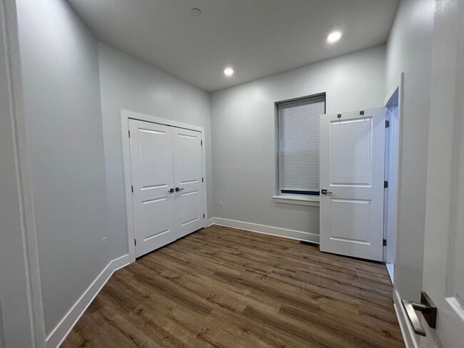 Building Photo - 4242 W Girard Ave