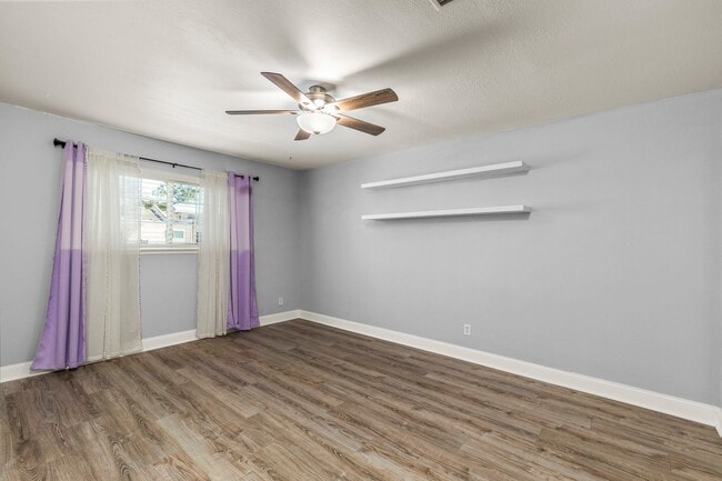 Building Photo - 10788 Briar Forest Dr