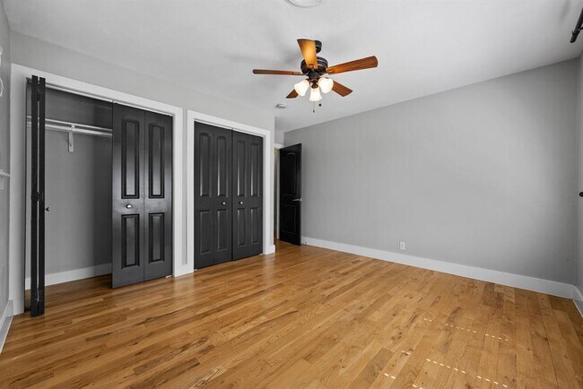 Building Photo - 3001 Maplelawn Cir