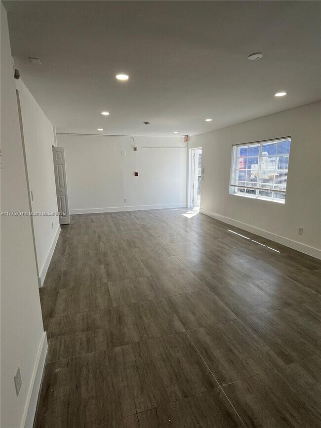 Building Photo - 7116 Bay Dr
